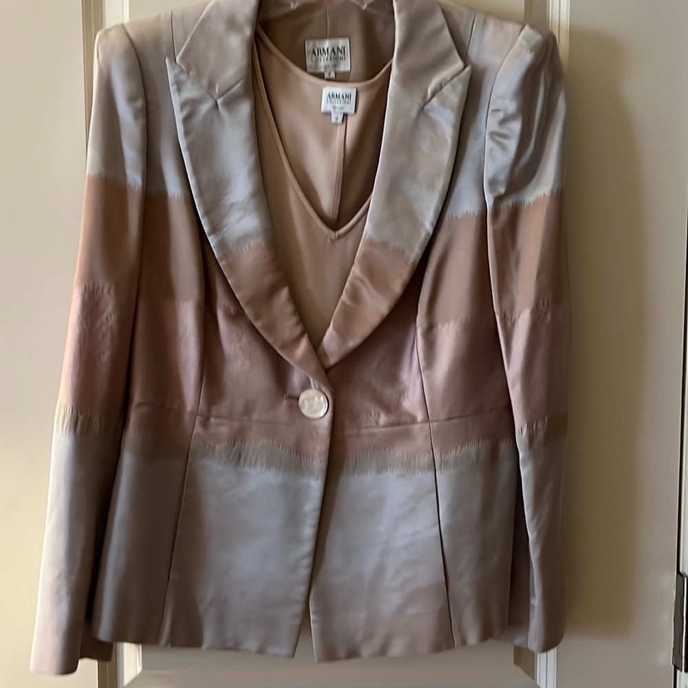 Classic silk jacket with shell.  Pants listed separately.